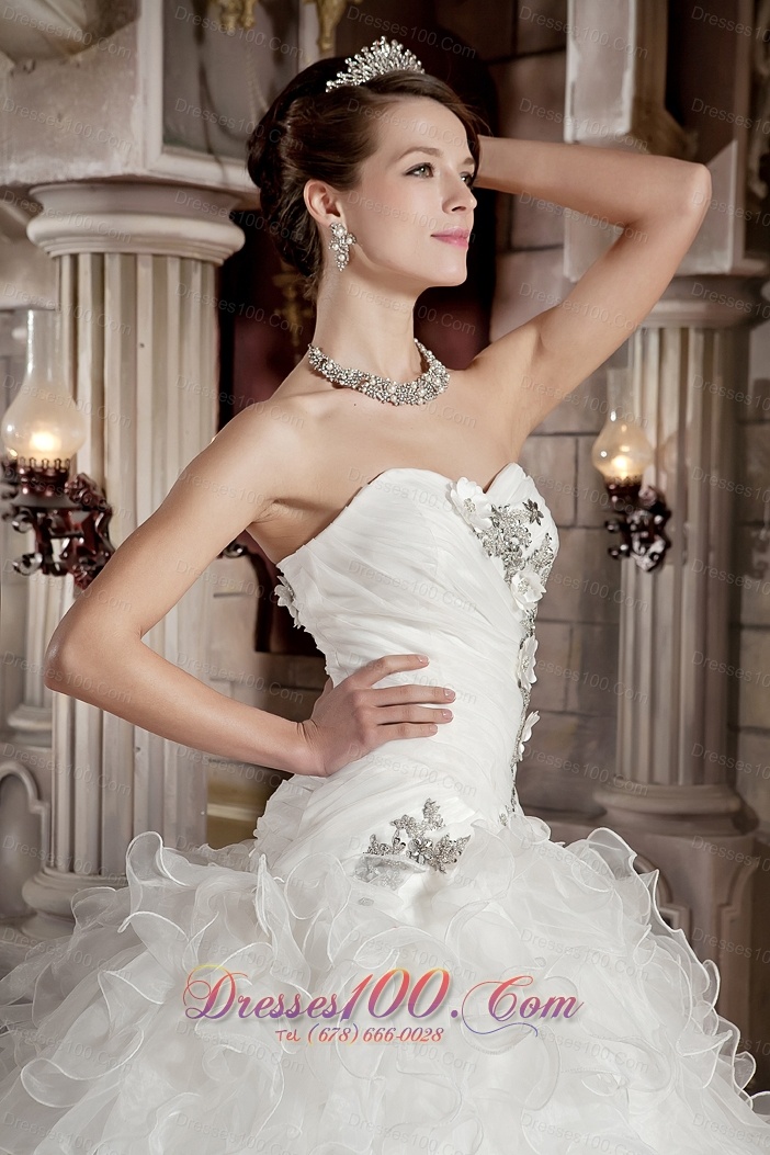 Sweetheart Beading Organza Ball Gown Wedding Dress