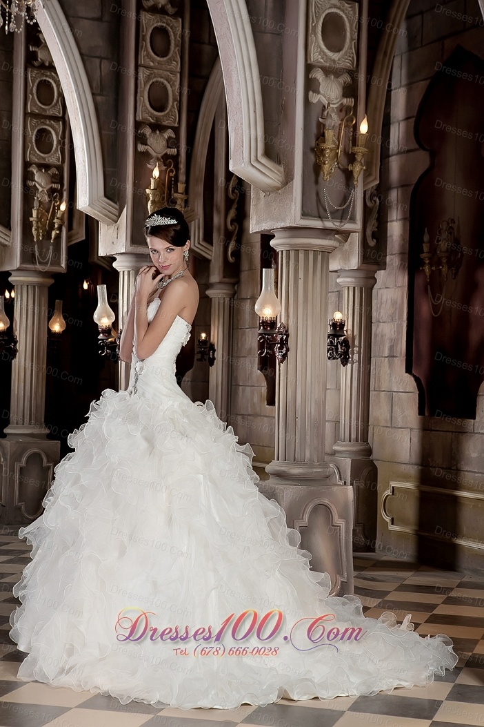 Sweetheart Beading Organza Ball Gown Wedding Dress