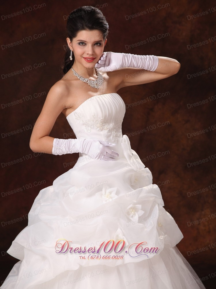 Strapless Hand Made Flowers Tulle Wedding Gown Floor-length