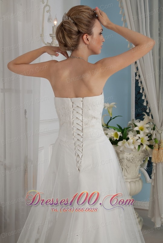 Popular Appliques Wedding Dress Strapless Chapel Belle