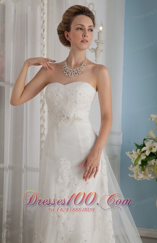 Popular Appliques Wedding Dress Strapless Chapel Belle