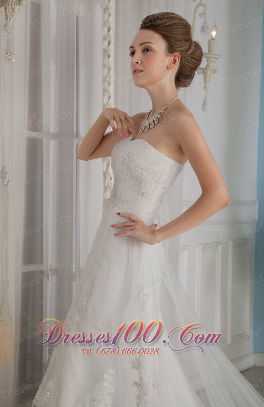 Popular Appliques Wedding Dress Strapless Chapel Belle