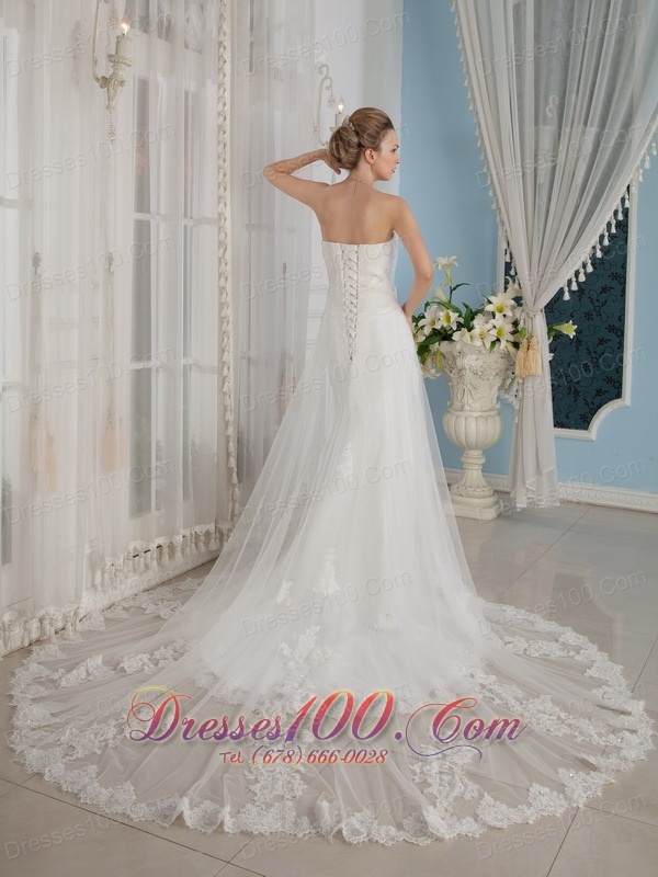 Popular Appliques Wedding Dress Strapless Chapel Belle