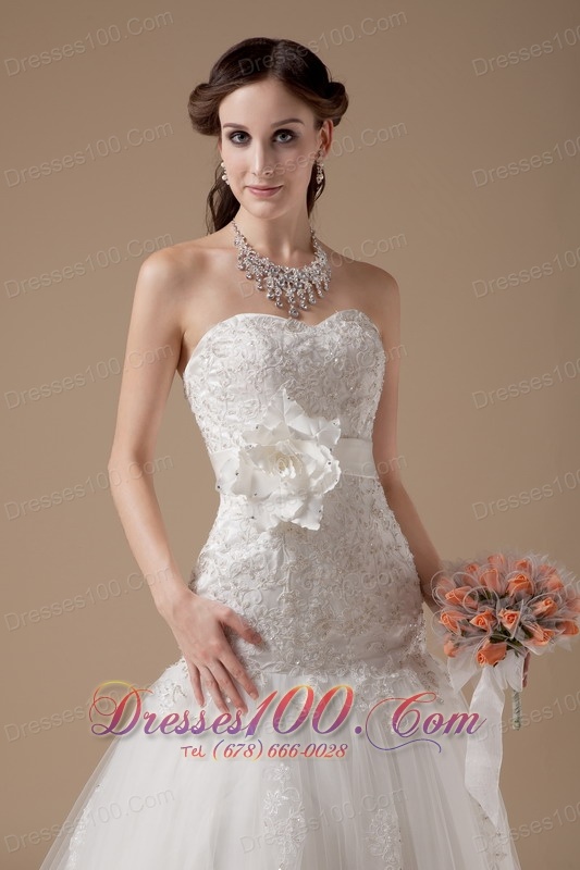 Attractive Beaded Wedding Dress Lace Sweetheart