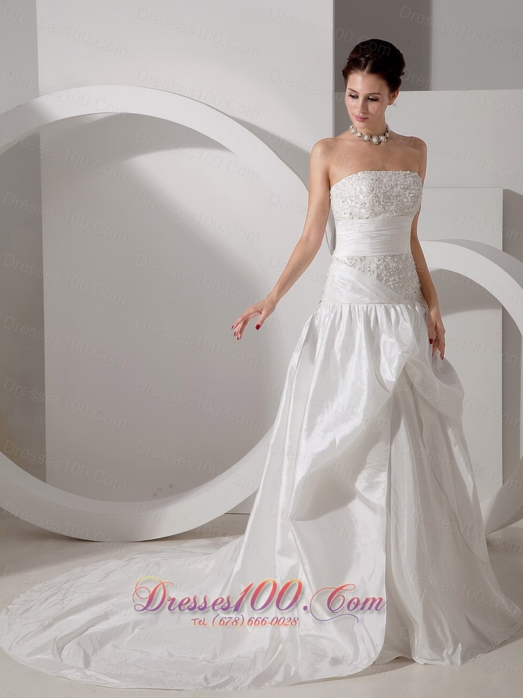 Elegant Strapless Wedding Dress Taffeta Appliques
