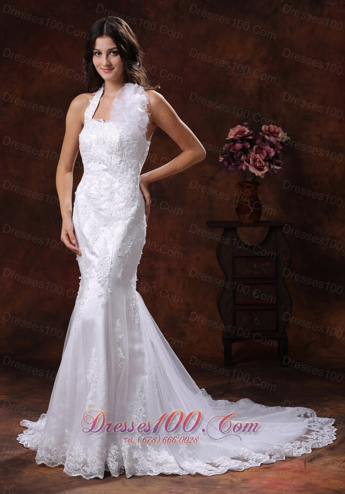 Memorable Halter Neckline Lace Wedding Dress
