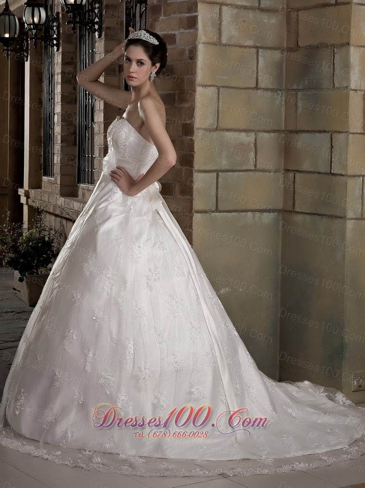 Elegant Chapel Train Taffeta and Lace Wedding Dress