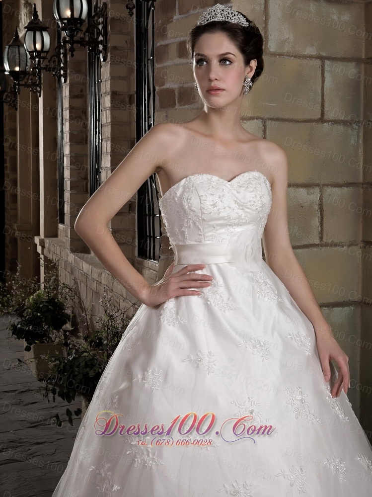 Elegant Chapel Train Taffeta and Lace Wedding Dress