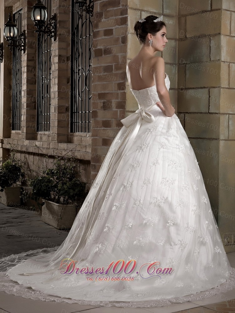 Elegant Chapel Train Taffeta and Lace Wedding Dress