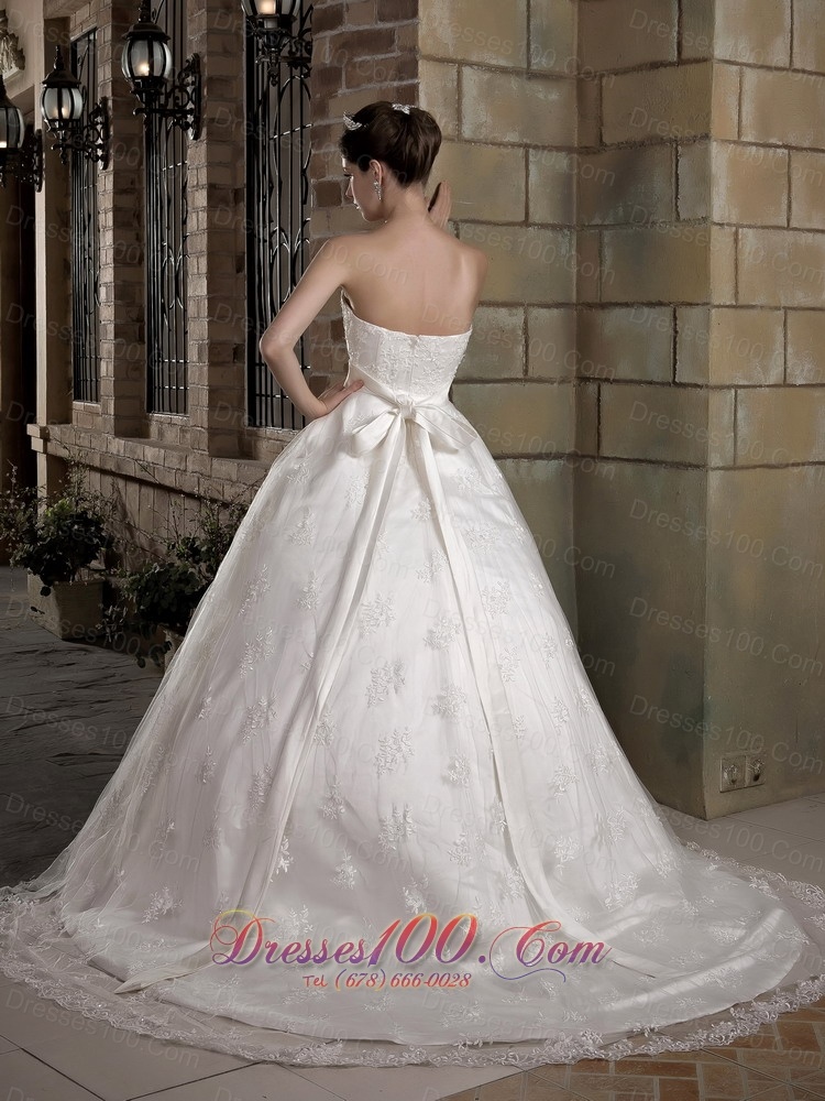 Elegant Chapel Train Taffeta and Lace Wedding Dress