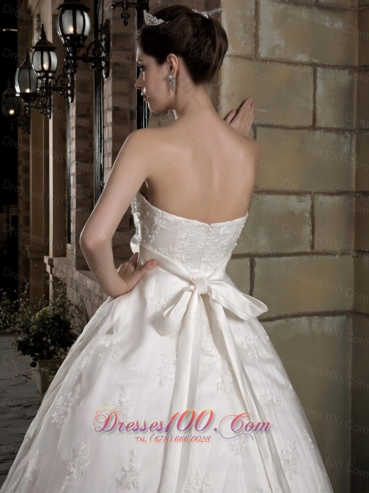 Elegant Chapel Train Taffeta and Lace Wedding Dress