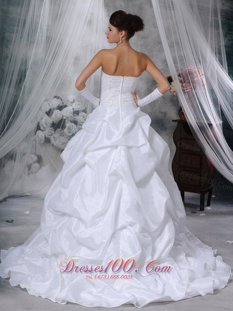 Amazing Strapless Taffeta Appliques Wedding Dress
