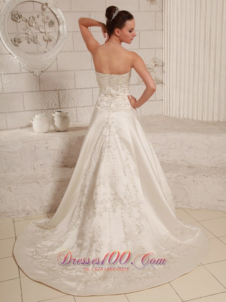 High Quality Satin Embroidery Over Wedding Dress