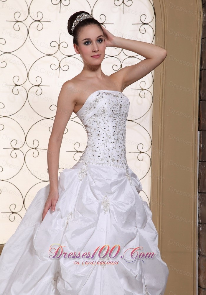 Pick-ups Embroidery Taffeta Strapless Wedding Gown