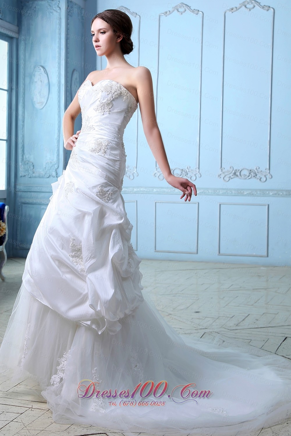 Sweetheart Appliques And Ruch Tulle Court Train Wedding Dress