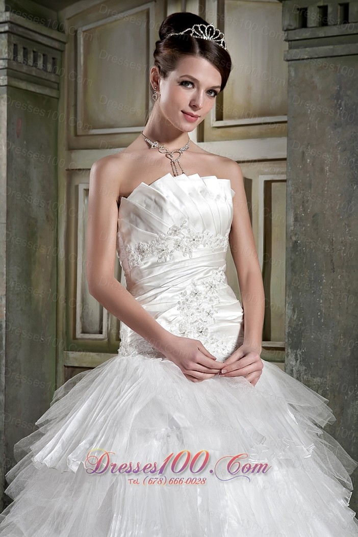 Organza Layers Strapless A-line Chapel Train Wedding Gown