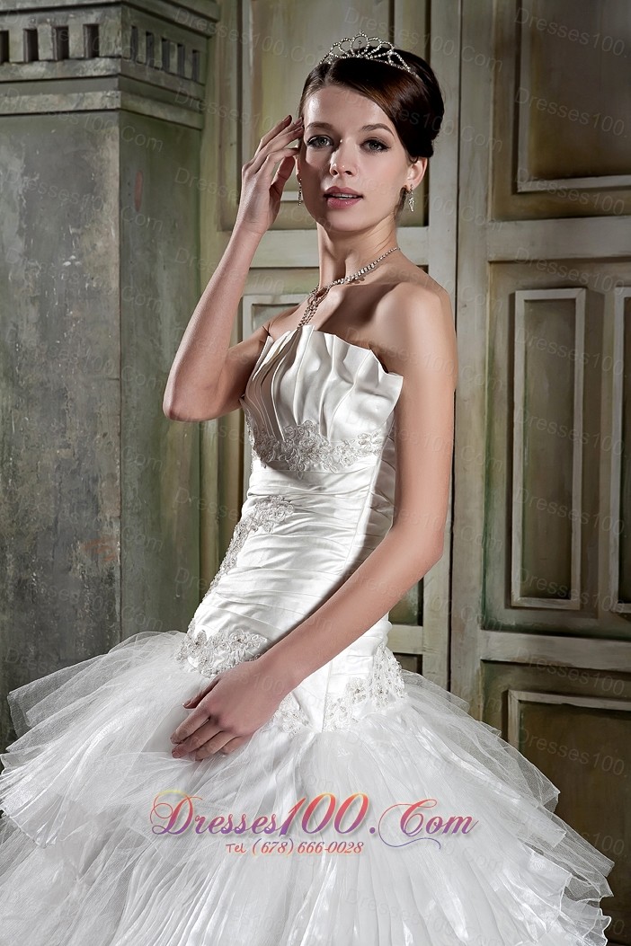 Organza Layers Strapless A-line Chapel Train Wedding Gown
