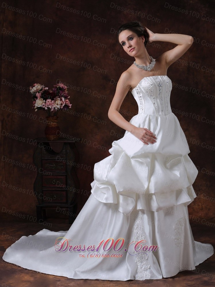 Strapless Pick-ups Taffeta Wedding Gown With Court Train