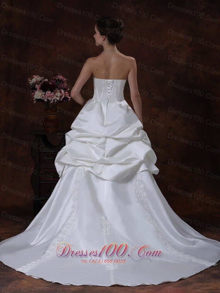 Strapless Pick-ups Taffeta Wedding Gown With Court Train