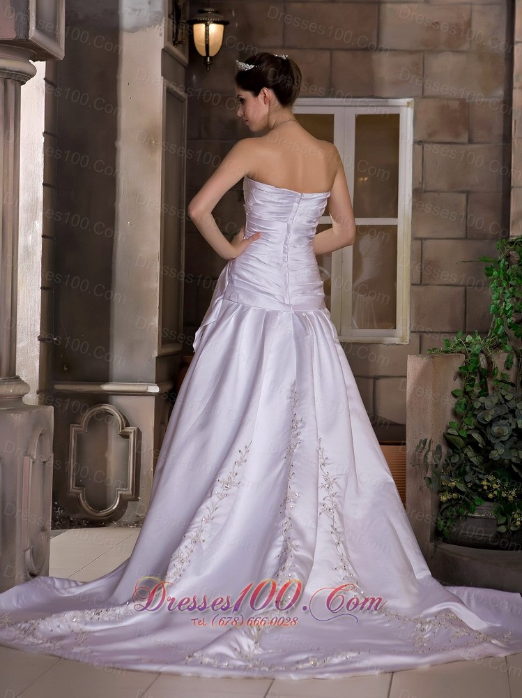 Sweetheart Chapel Train Wedding Gown Appliques With Beading