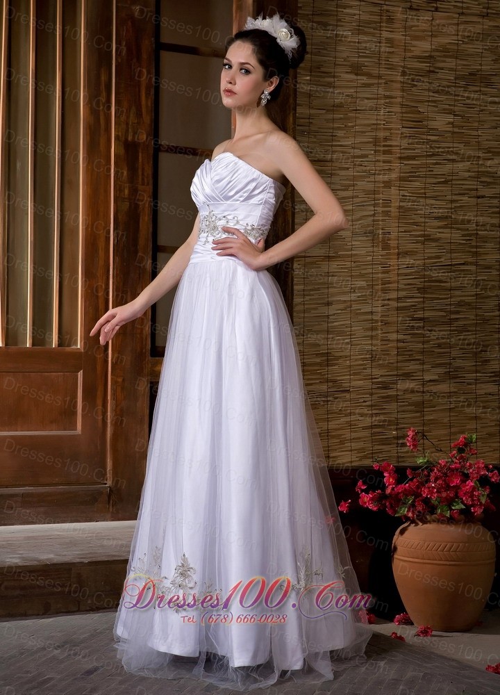 Sweetheart A-line Taffeta and Tulle Bridal Dress Appliques Ruch
