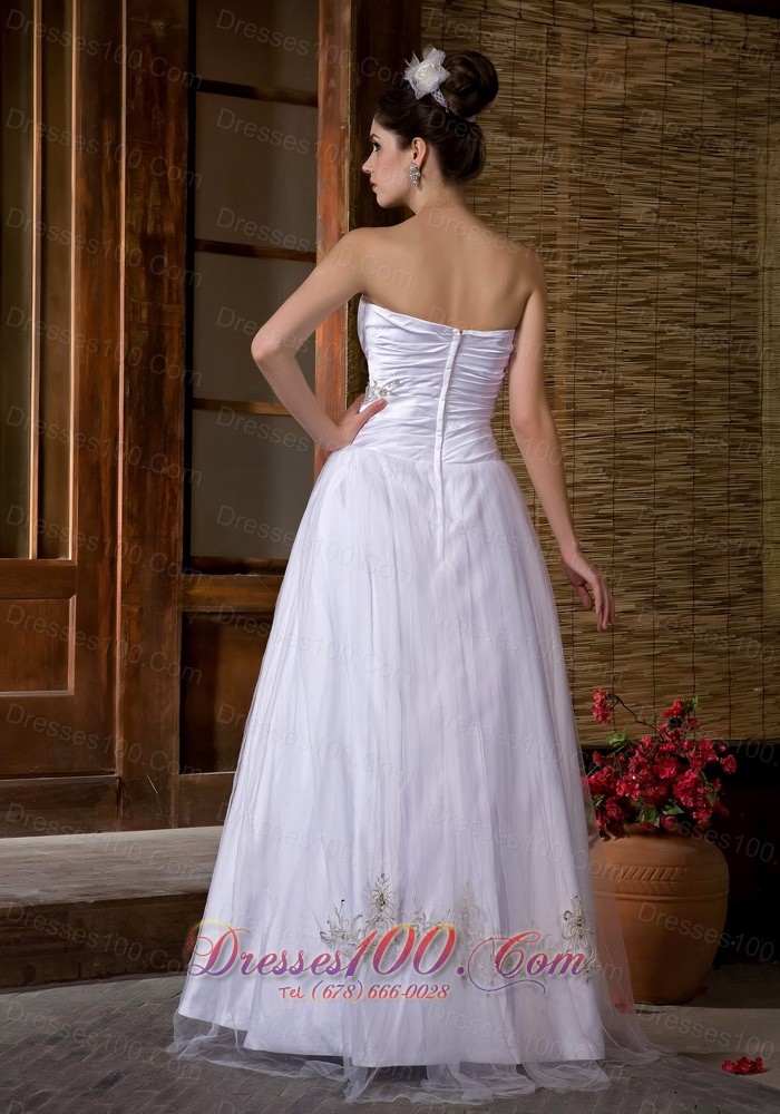 Sweetheart A-line Taffeta and Tulle Bridal Dress Appliques Ruch