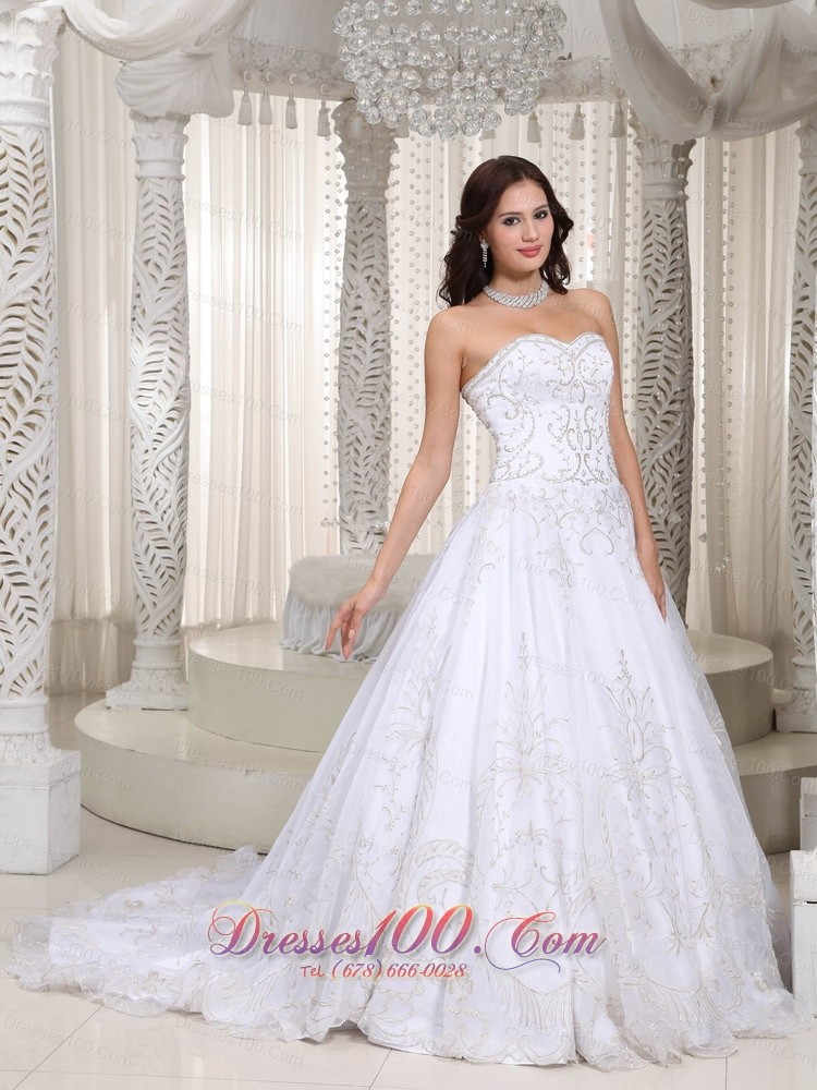 Sweetheart A-line Wedding Dress Organza Appliques Court Train