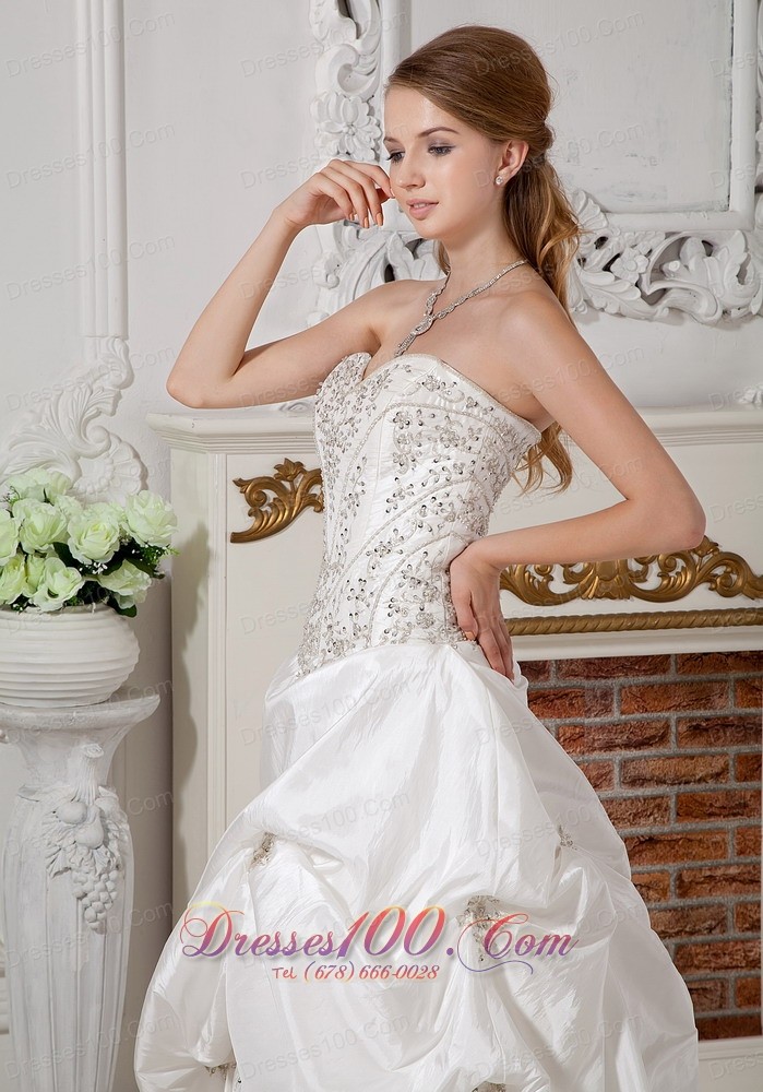 Luxurious Sweetheart Wedding Dress Appliques Unique Design