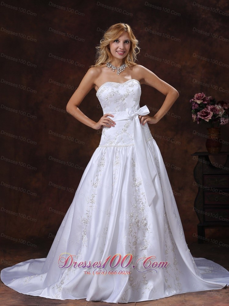 2013 Spring Bowknot Embroidery Wedding Dress Chapel Train