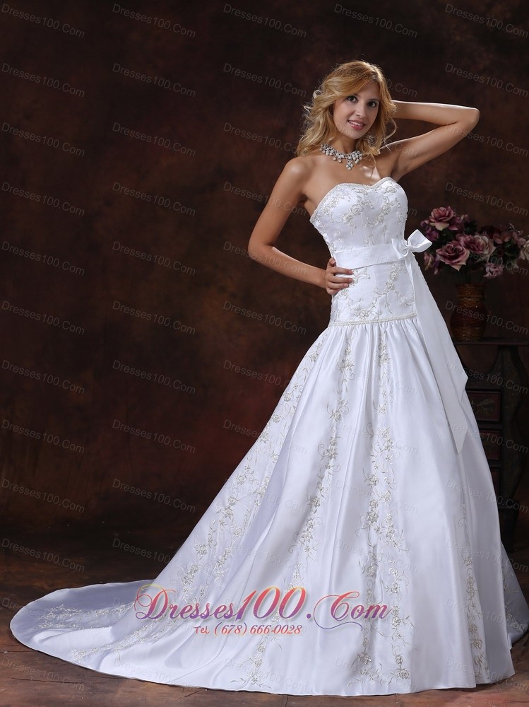 2013 Spring Bowknot Embroidery Wedding Dress Chapel Train