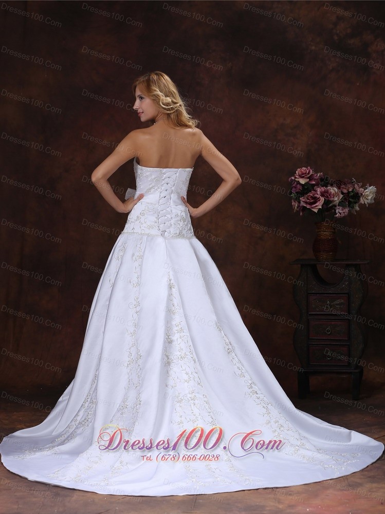 2013 Spring Bowknot Embroidery Wedding Dress Chapel Train