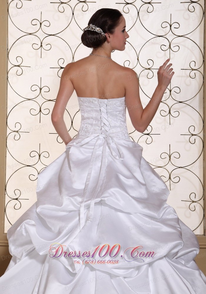Embroidery White Pick-ups Wedding Gown Princess