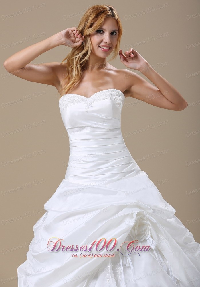 Appliques Pleated Ball Gown Wedding Dress Sweetheart