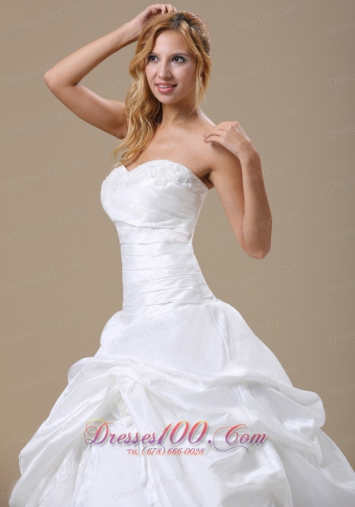 Appliques Pleated Ball Gown Wedding Dress Sweetheart