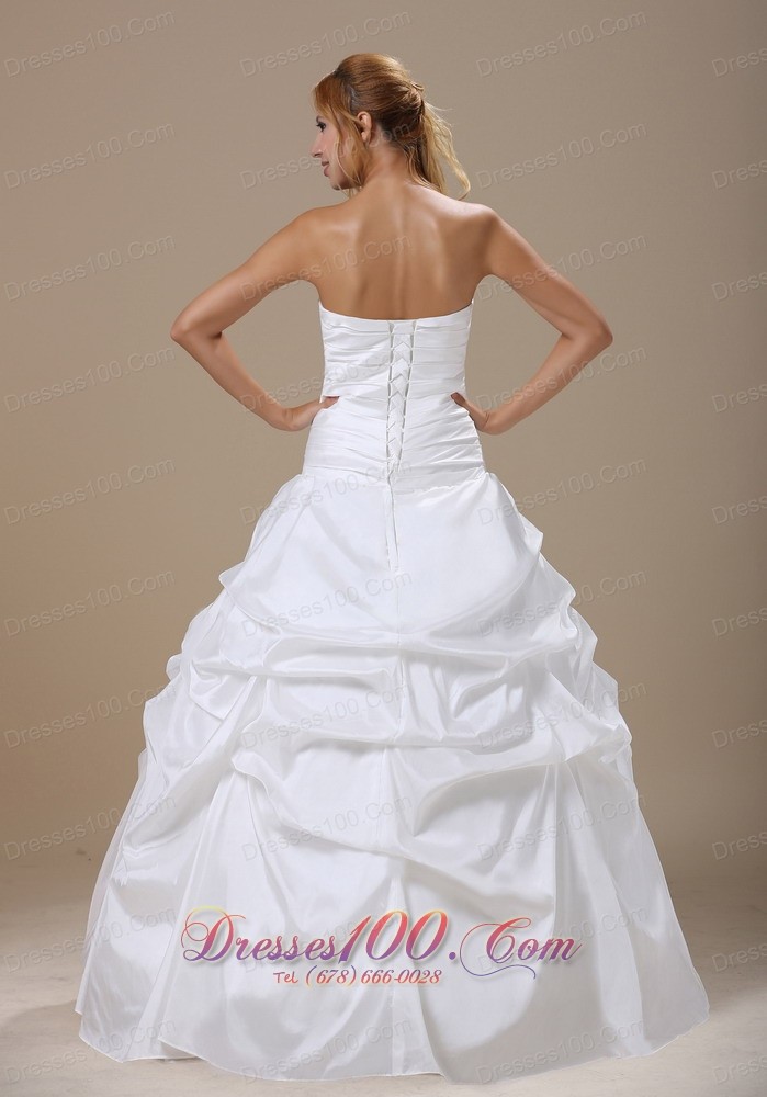 Appliques Pleated Ball Gown Wedding Dress Sweetheart