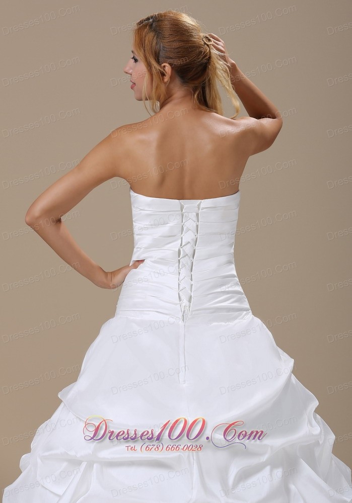 Appliques Pleated Ball Gown Wedding Dress Sweetheart