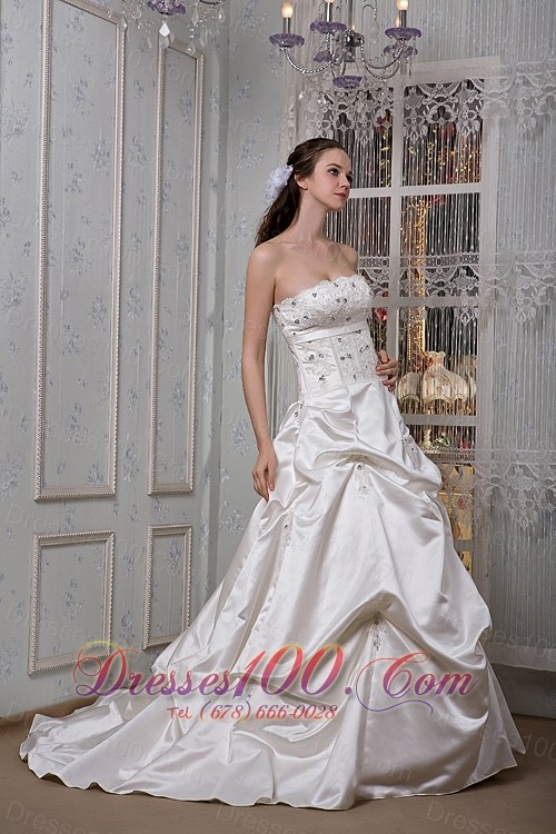 Appliques Court Train Taffeta Beaded Wedding Dress