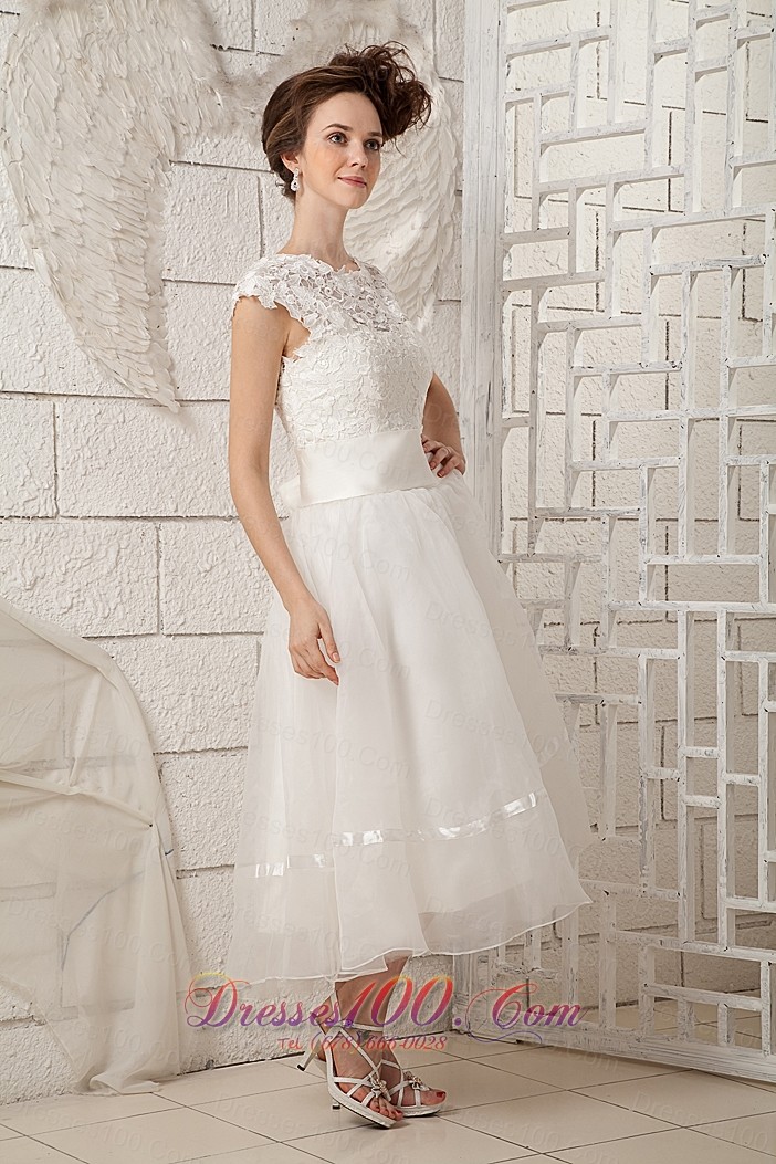 Chic A-line Scoop Beaded Wedding Dress Organza Lace