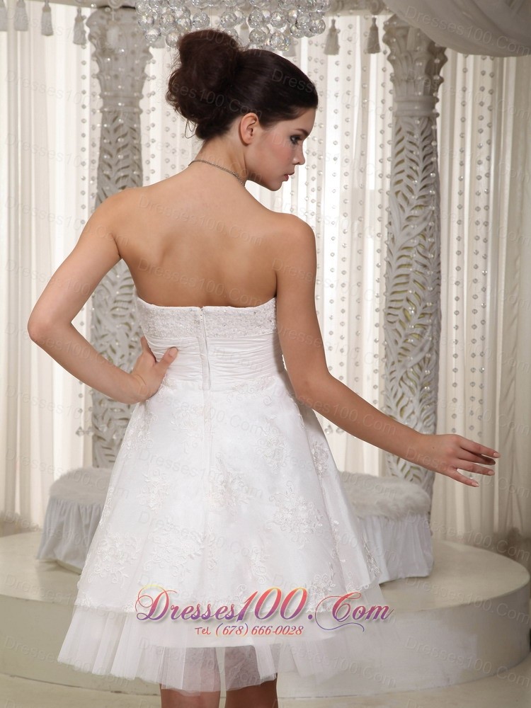 Lovely Sweetheart Appliques Short Bridal Wedding Dress