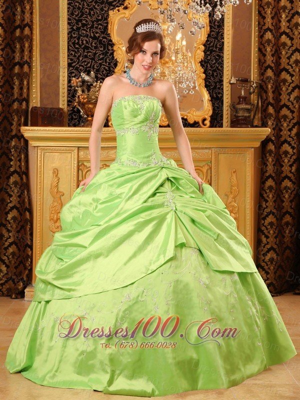 Unique Beading Spring Green Taffeta Quinceanera Dress