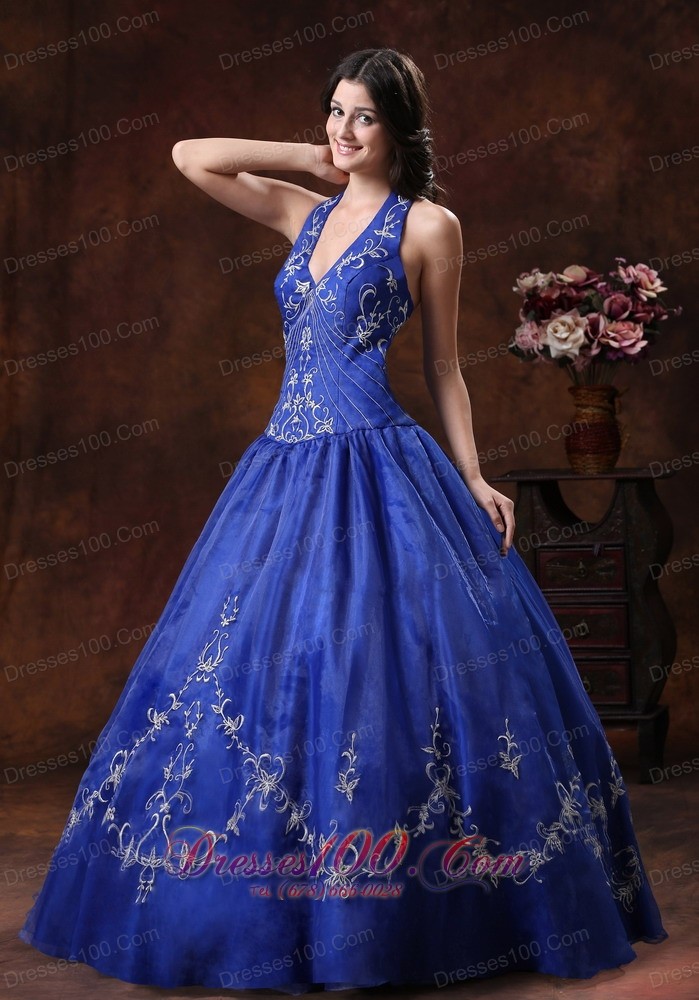 Halter Dresses for A Quince With Embroidery Decorate Organza