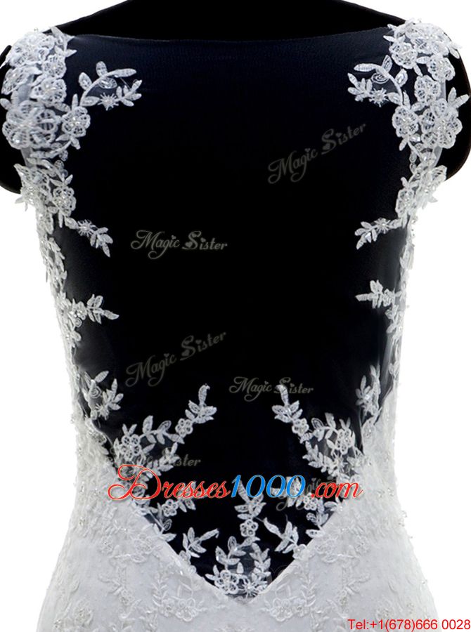 Scoop Sleeveless Wedding Gowns With Brush Train Lace and Appliques White Tulle