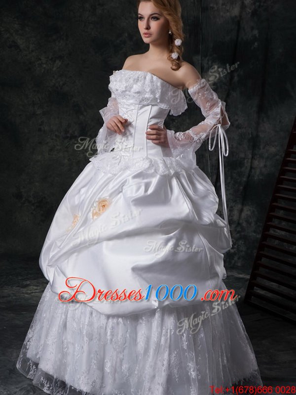 Sleeveless Taffeta Floor Length Lace Up Wedding Gowns in White for with Lace and Appliques and Pick Ups
