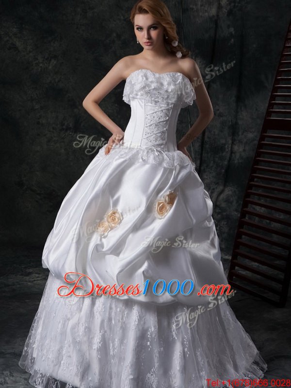 Sleeveless Taffeta Floor Length Lace Up Wedding Gowns in White for with Lace and Appliques and Pick Ups