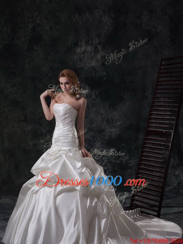 Luxurious White Lace Up Sweetheart Beading and Appliques Wedding Gown Organza Sleeveless Brush Train