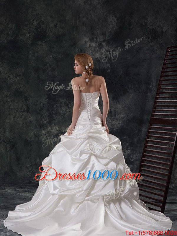 Luxurious White Lace Up Sweetheart Beading and Appliques Wedding Gown Organza Sleeveless Brush Train