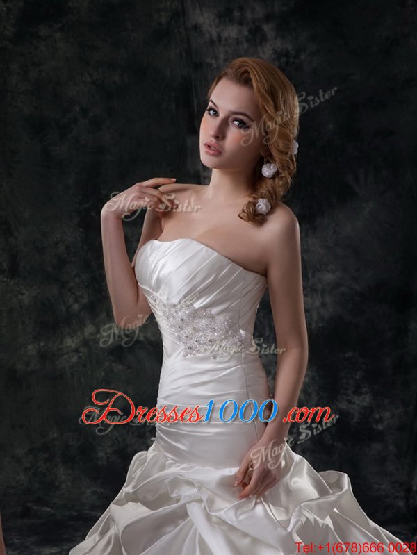 Luxurious White Lace Up Sweetheart Beading and Appliques Wedding Gown Organza Sleeveless Brush Train